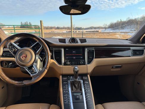 Used 2018 Porsche Macan Turbo image 5
