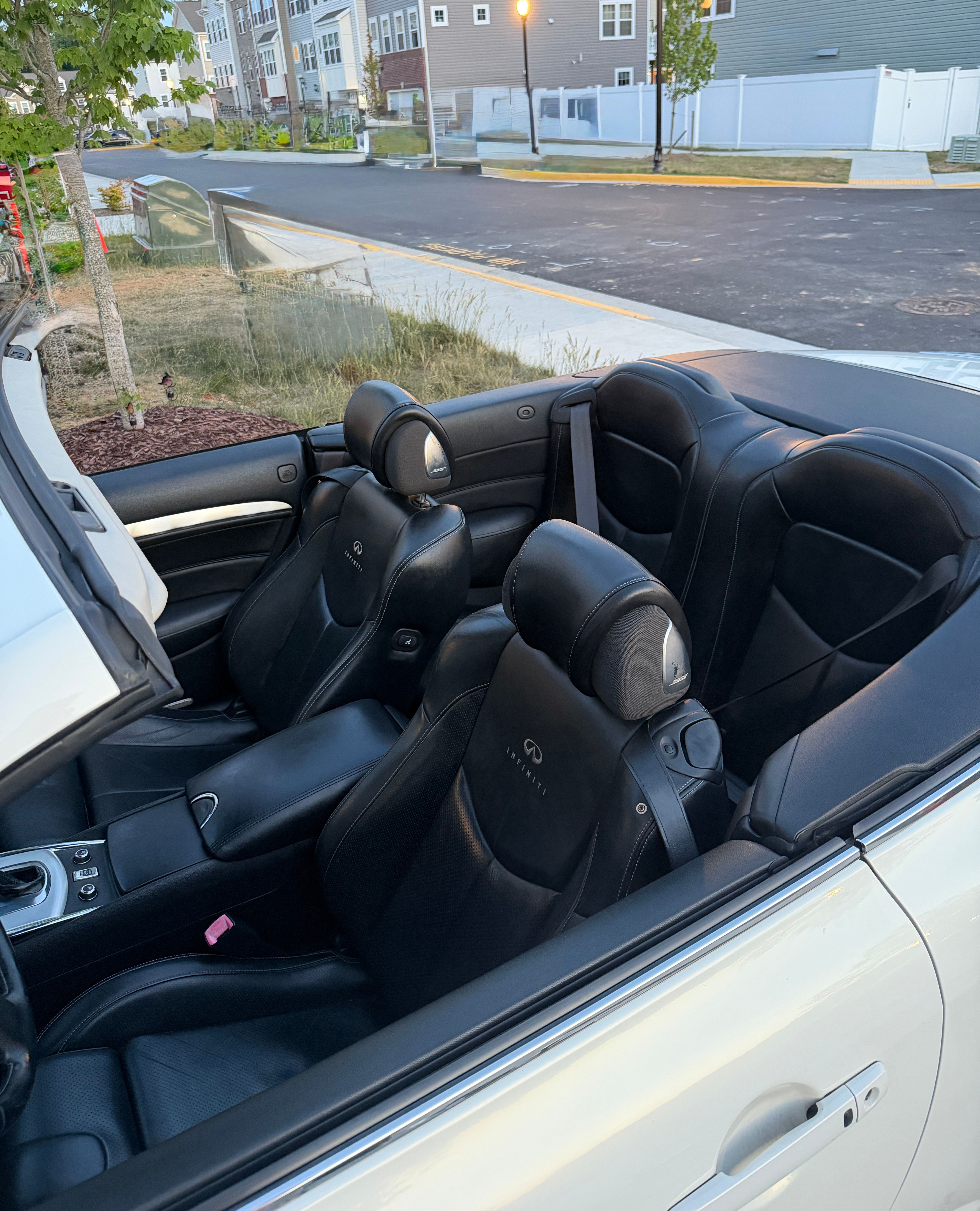 Used 2010 INFINITI G37 Convertible w/ Premium Pkg RWD image 23