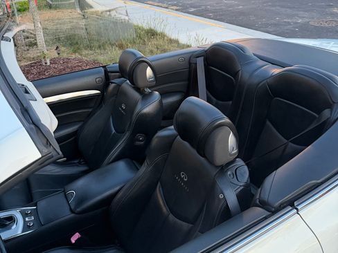 Used 2010 INFINITI G37 Convertible w/ Premium Pkg RWD image 23