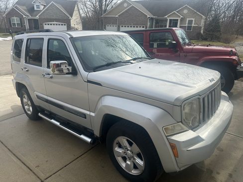Used 2010 Jeep Liberty Sport w/ Popular Equipment Group image 9