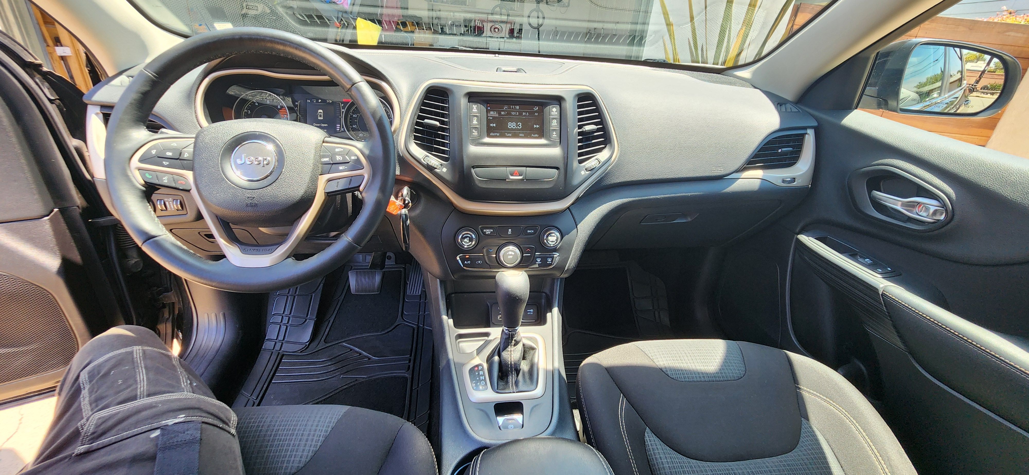 Used 2016 Jeep Cherokee Latitude FWD image 10
