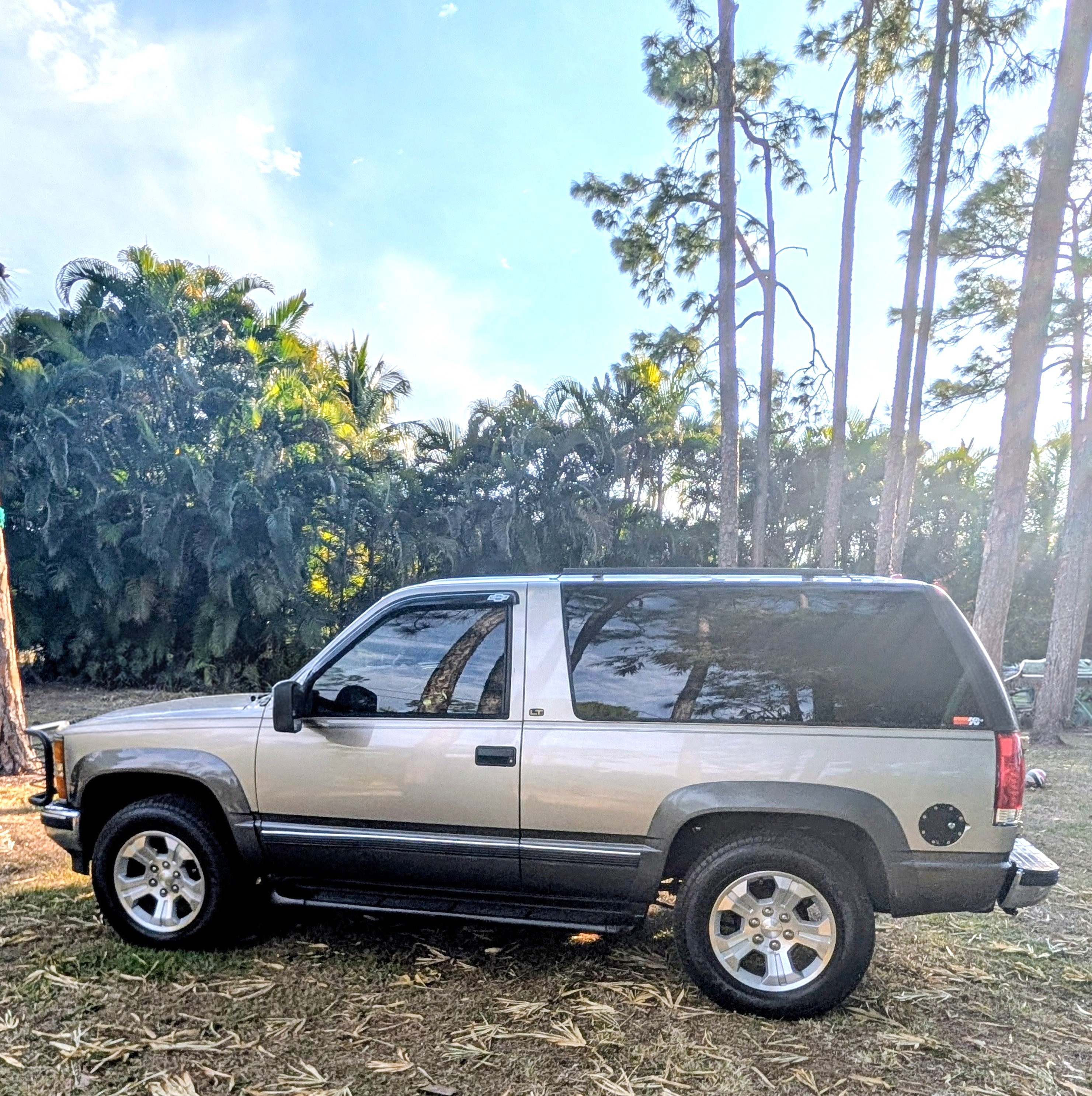 Used 1999 Chevrolet Tahoe 4WD 2-Door w/ Preferred Equipment Group image 4