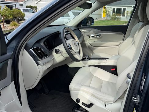 Used 2025 Volvo XC90 B6 Plus w/ Protection Package Premier image 10