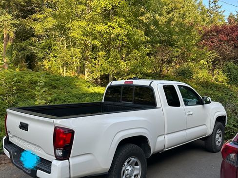 Used 2020 Toyota Tacoma SR AWD/4WD image 2