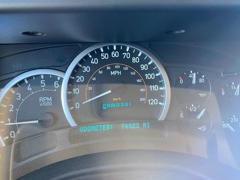 Used 2005 HUMMER H2 w/ Preferred Equipment Group image 9