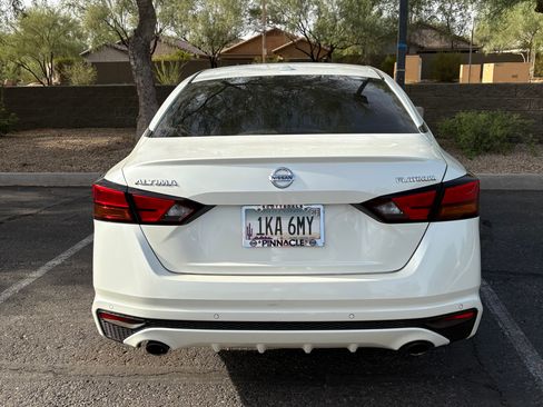 Used 2019 Nissan Altima 2.5 Platinum FWD image 2