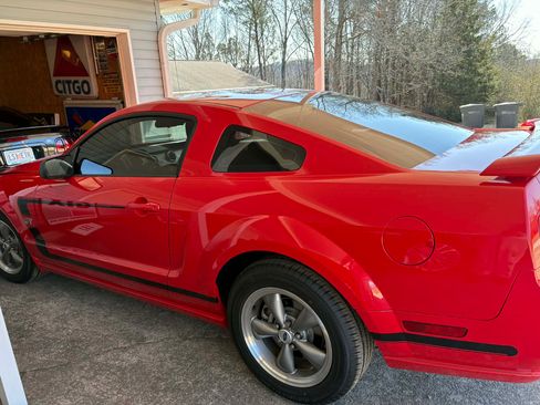 Used 2005 Ford Mustang GT Premium image 4