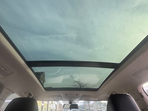Used 2019 Volkswagen Tiguan SE w/ Panoramic Sunroof Package image 11