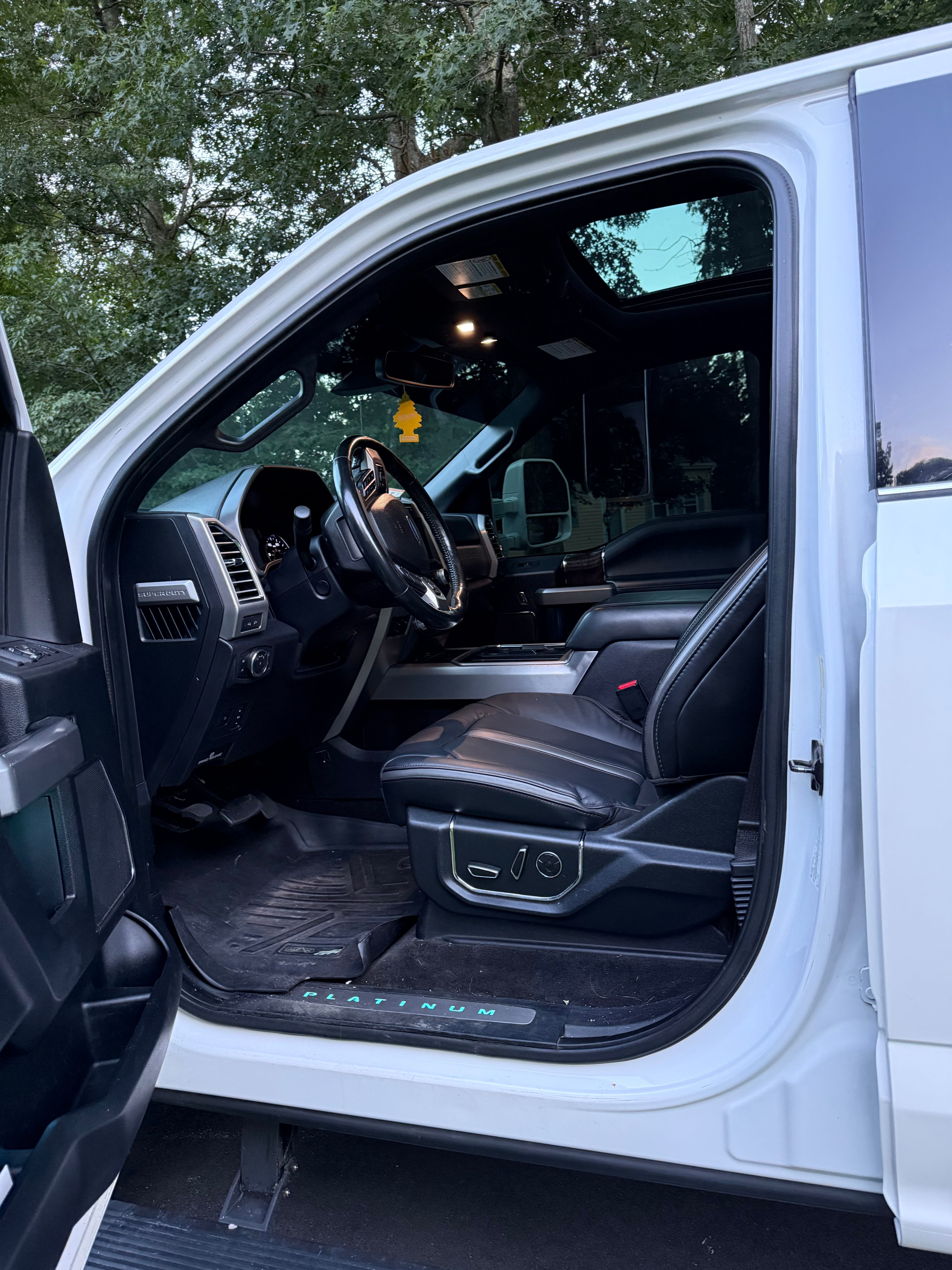 Used 2017 Ford F250 Platinum w/ Platinum Ultimate Package AWD/4WD image 9