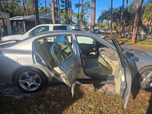 Used 2003 INFINITI G35 35 Sedan 4D w/ Premium Pkg image 2