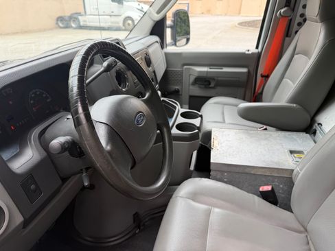 Used 2013 Ford E-150 and Econoline 150 RWD image 2