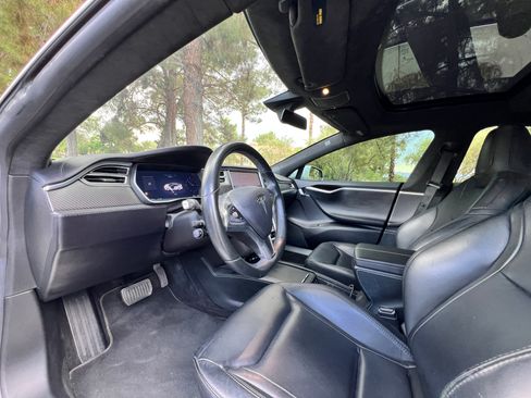 Used 2016 Tesla Model S 60D image 24