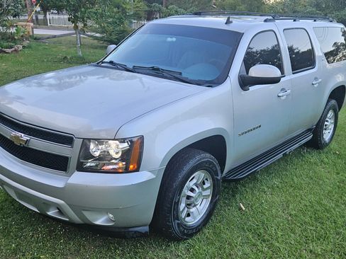 Used 2010 Chevrolet Suburban 2500 LT image 1
