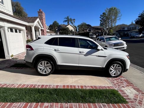 Used 2021 Volkswagen Atlas Cross Sport SE w/ Panoramic Sunroof Package image 15