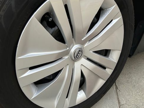 Used 2025 Nissan Leaf S image 11