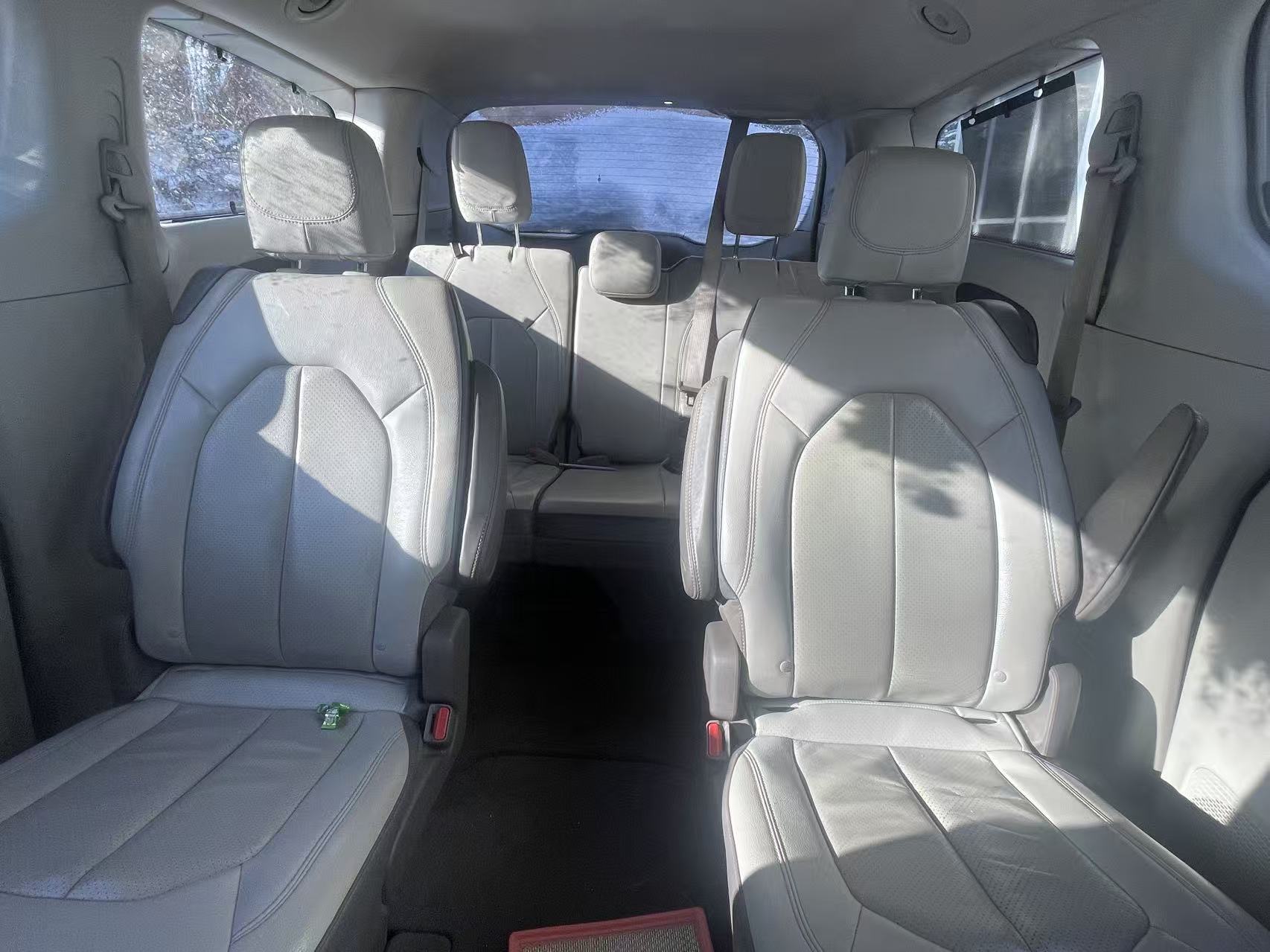 Used 2019 Chrysler Pacifica Touring-L w/ Advanced Safetytec Group FWD image 6