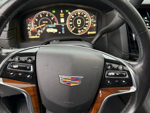Used 2015 Cadillac Escalade Premium image 21