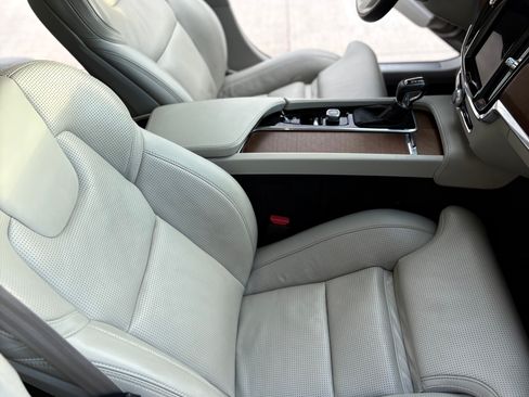 Used 2018 Volvo S90 T6 Inscription w/ Convenience Package image 16