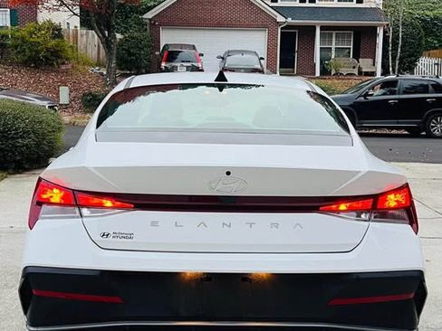 Used 2025 Hyundai Elantra SE image 6