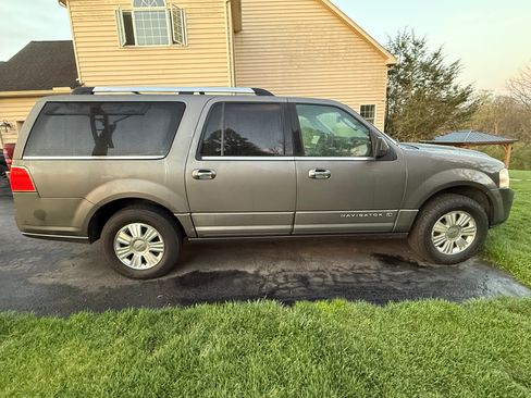 Used 2014 Lincoln Navigator L 4WD w/ Equipment Group 101A image 1
