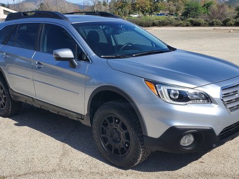 Used 2017 Subaru Outback 2.5i Limited image 9