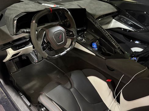 Used 2023 Chevrolet Corvette Z06 w/ Z07 Performance Package RWD image 6