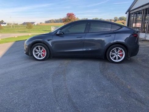 Used 2022 Tesla Model Y Long Range AWD/4WD image 5