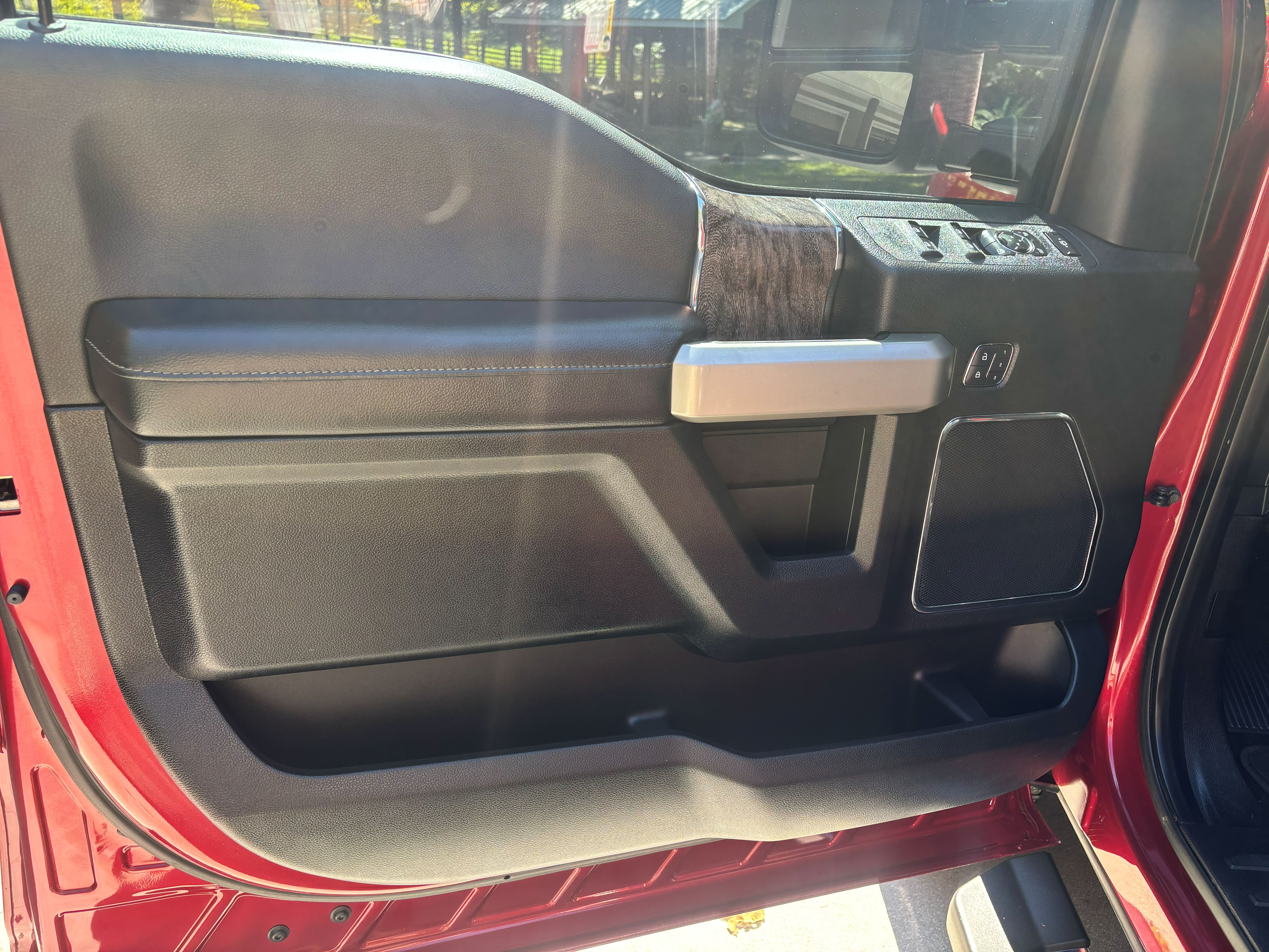 Used 2017 Ford F350 Lariat w/ Lariat Value Package AWD/4WD image 6