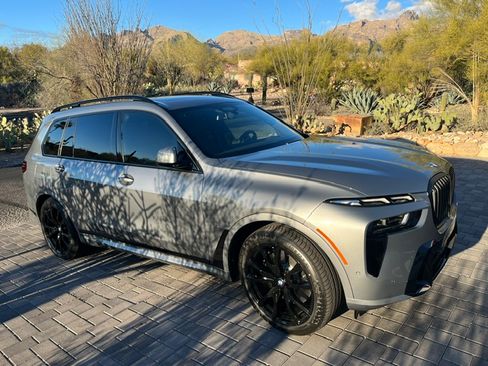 Used 2023 BMW X7 xDrive40i w/ Executive Package AWD/4WD image 2
