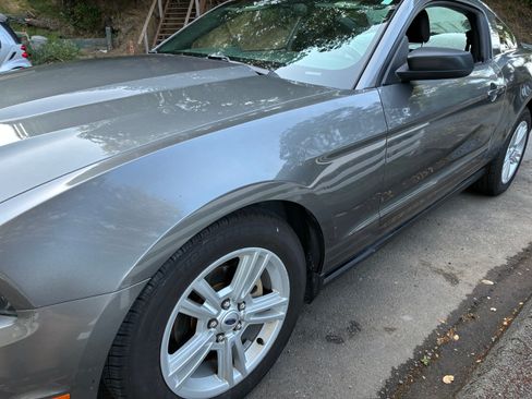 Used 2010 Ford Mustang Coupe image 2