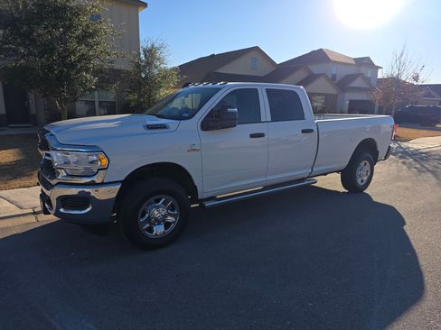 Used 2024 RAM 2500 Tradesman w/ Chrome Appearance Group image 4