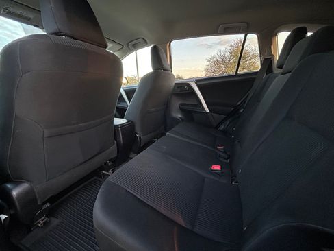 Used 2015 Toyota RAV4 LE image 18