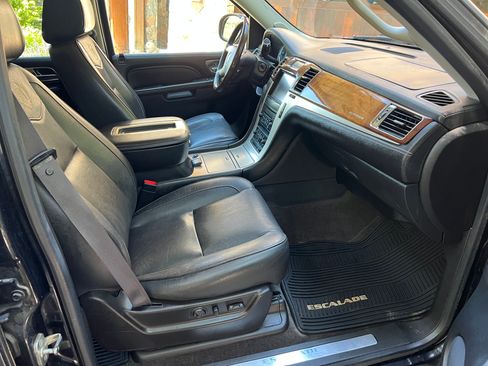 Used 2012 Cadillac Escalade ESV Platinum AWD/4WD image 8