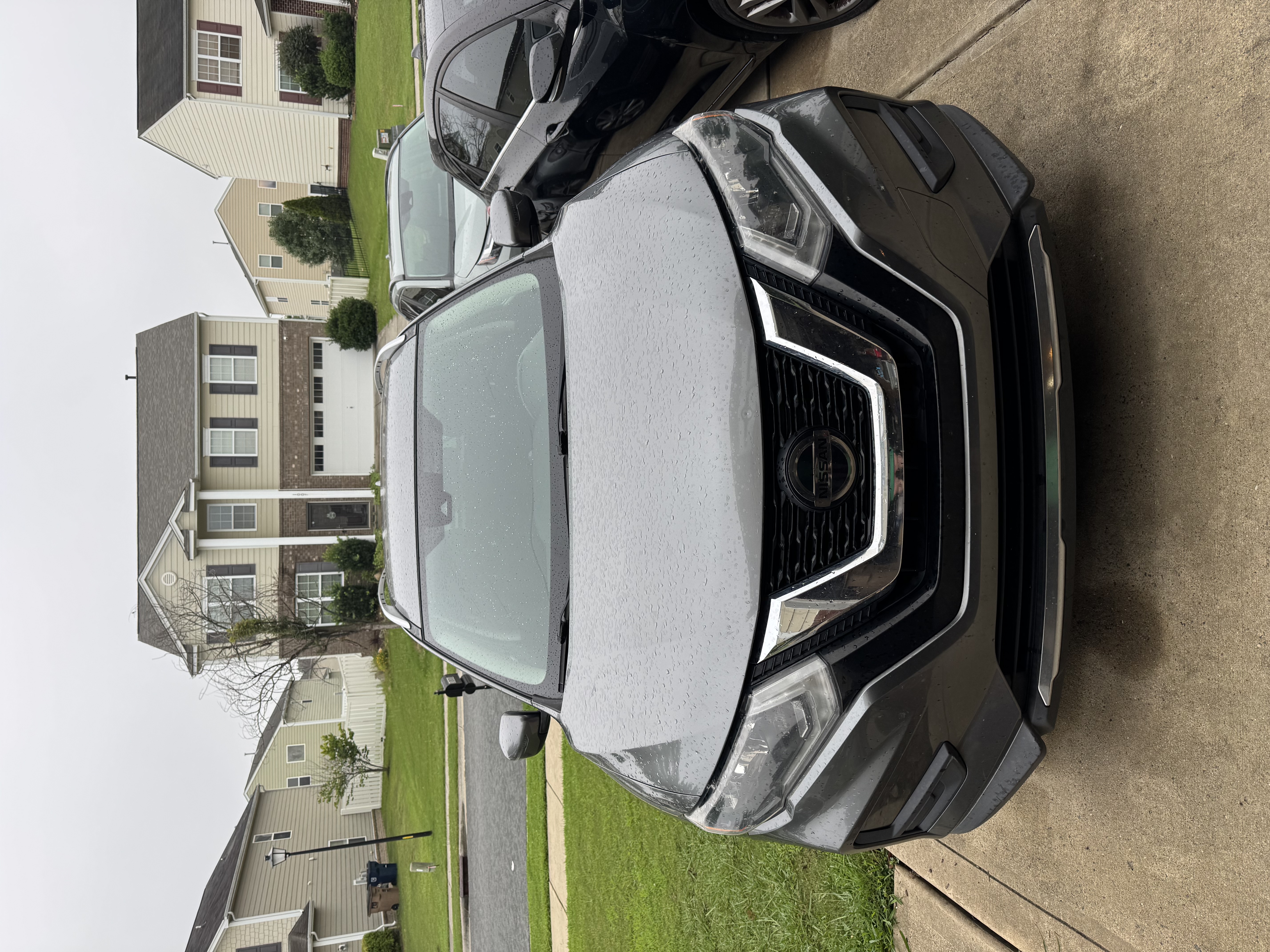 Used 2020 Nissan Rogue SV FWD image 1