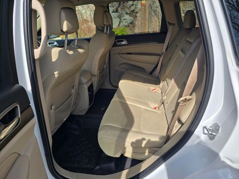 Used 2016 Jeep Grand Cherokee Laredo w/ Quick Order Package 23E image 14