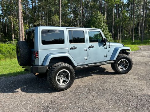 Used 2012 Jeep Wrangler Unlimited Sahara AWD/4WD image 5