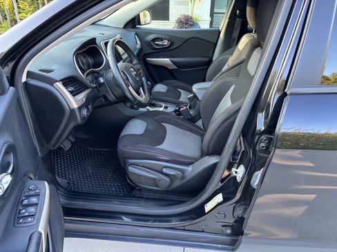 Used 2018 Jeep Cherokee Latitude w/ Altitude Package AWD/4WD image 15