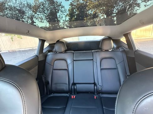 Used 2023 Tesla Model Y Performance image 8