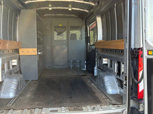 Used 2017 Ford Transit 250 148 Medium Roof image 8