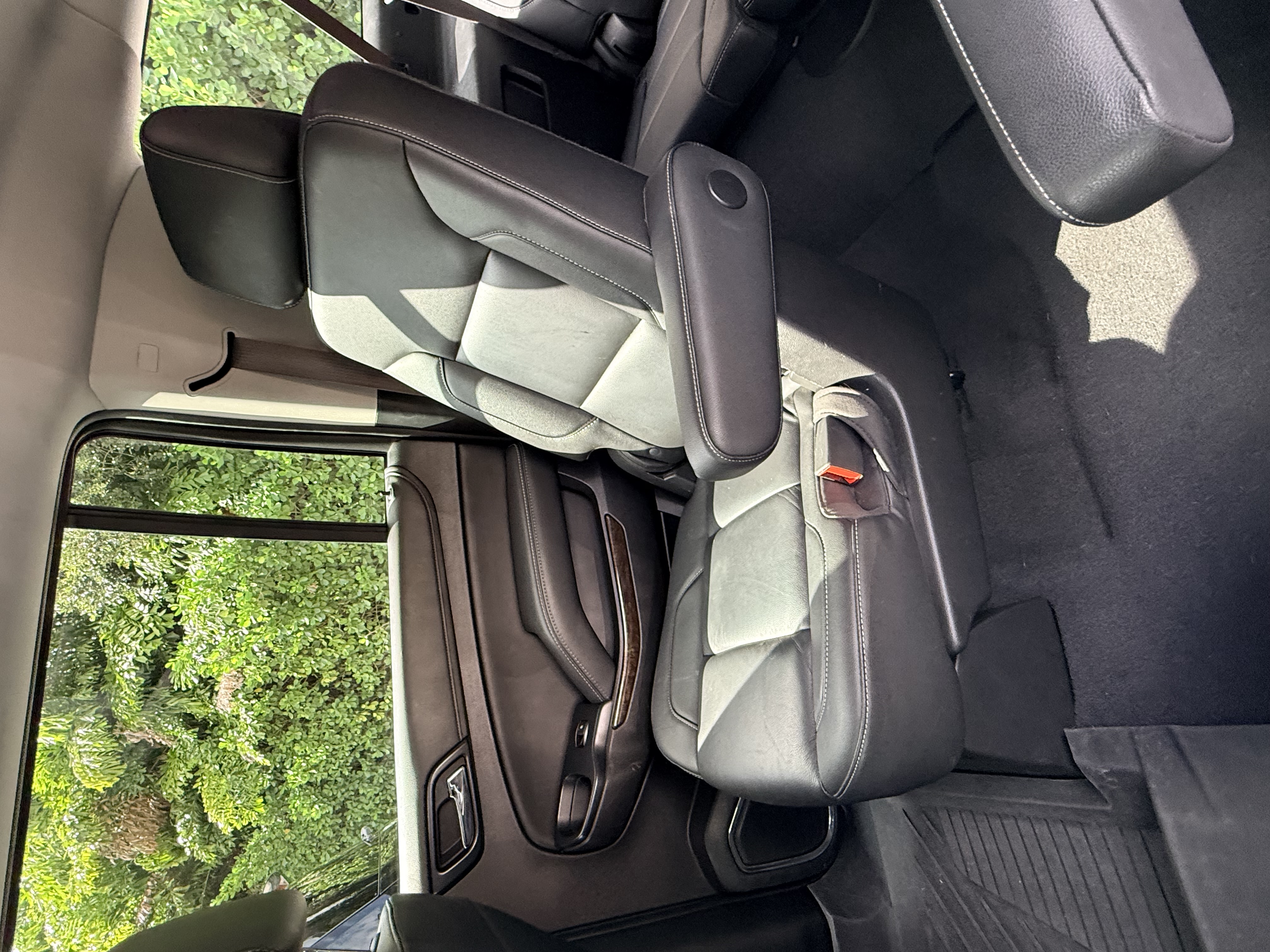 Used 2020 Chevrolet Suburban LT w/ RST Edition RWD image 12