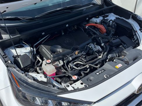 Used 2020 Toyota RAV4 LE w/ Carpet Mat Package image 14