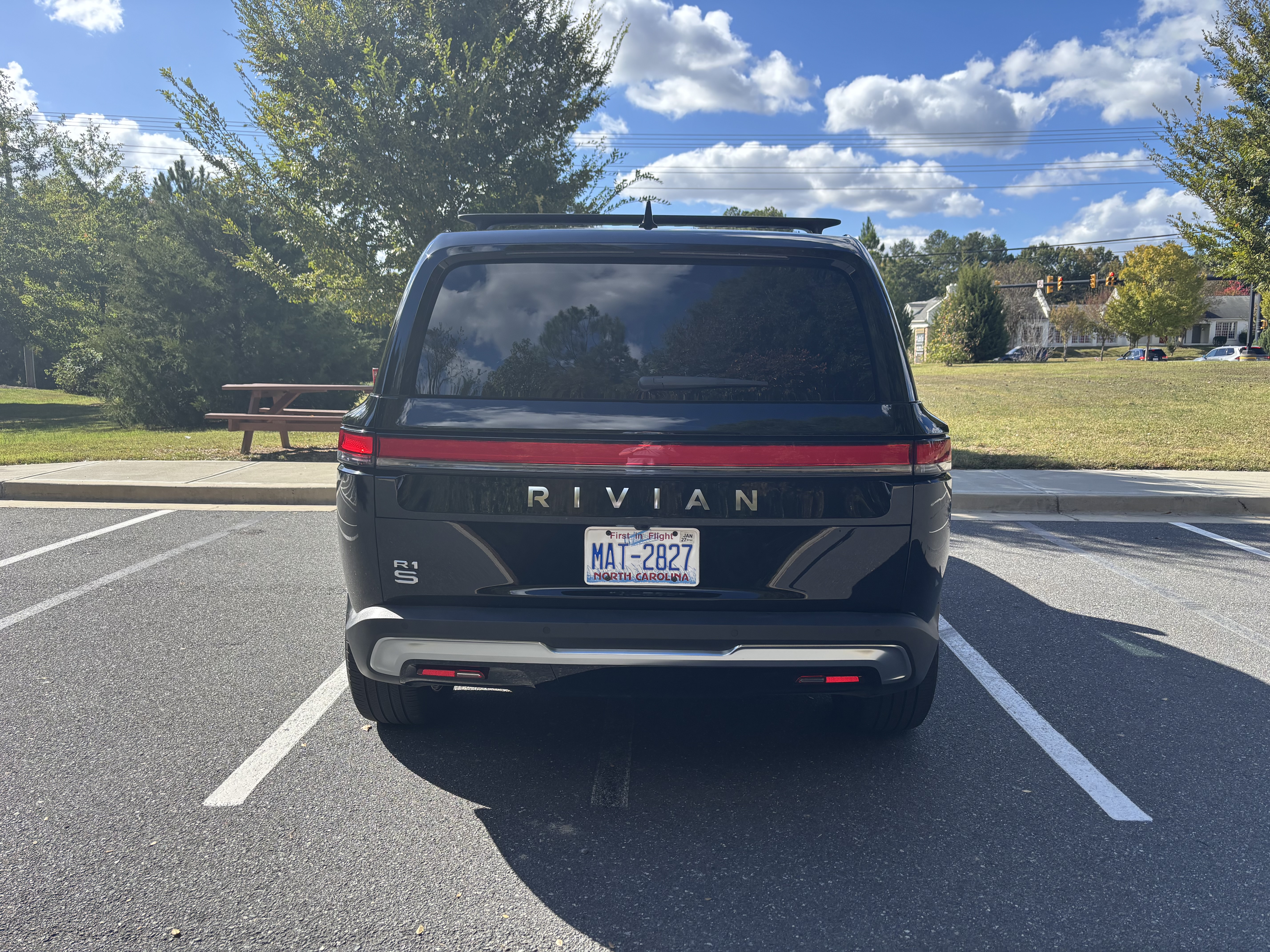 Used 2025 Rivian R1S Adventure Dual AWD/4WD image 9
