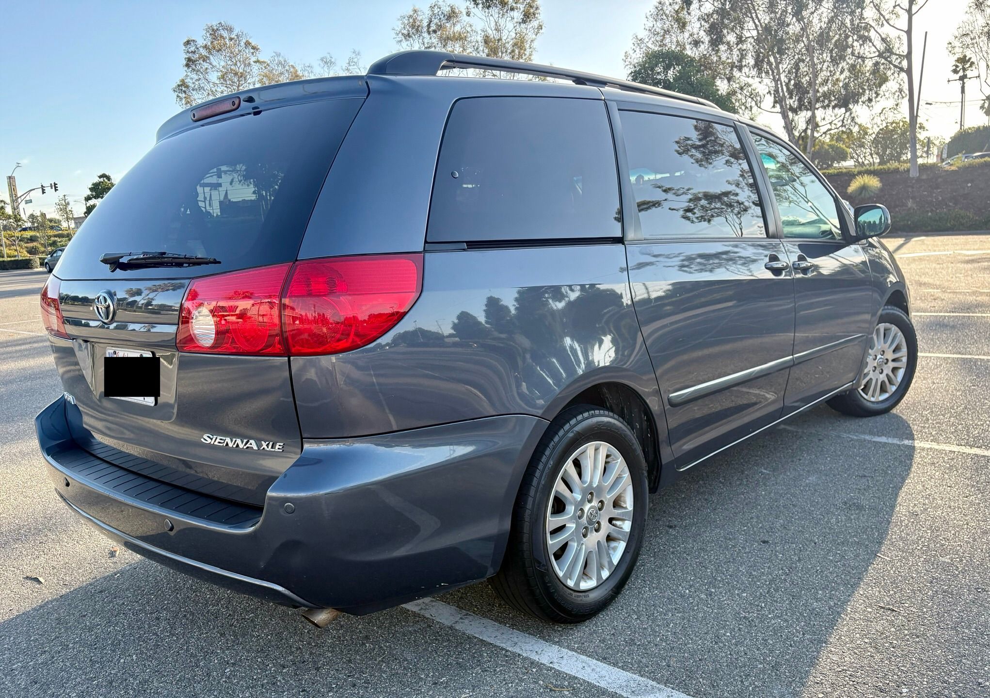 Used 2008 Toyota Sienna XLE w/ Towing Prep Pkg FWD image 4