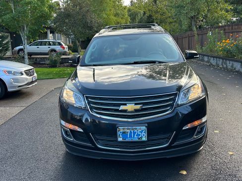 Used 2015 Chevrolet Traverse LT image 1