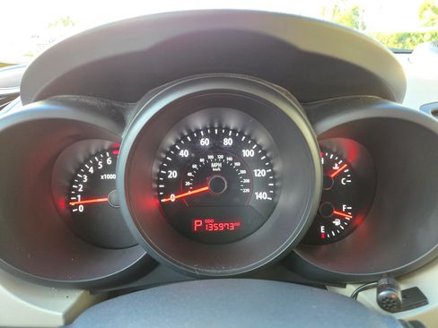 Used 2010 Kia Soul ! image 12