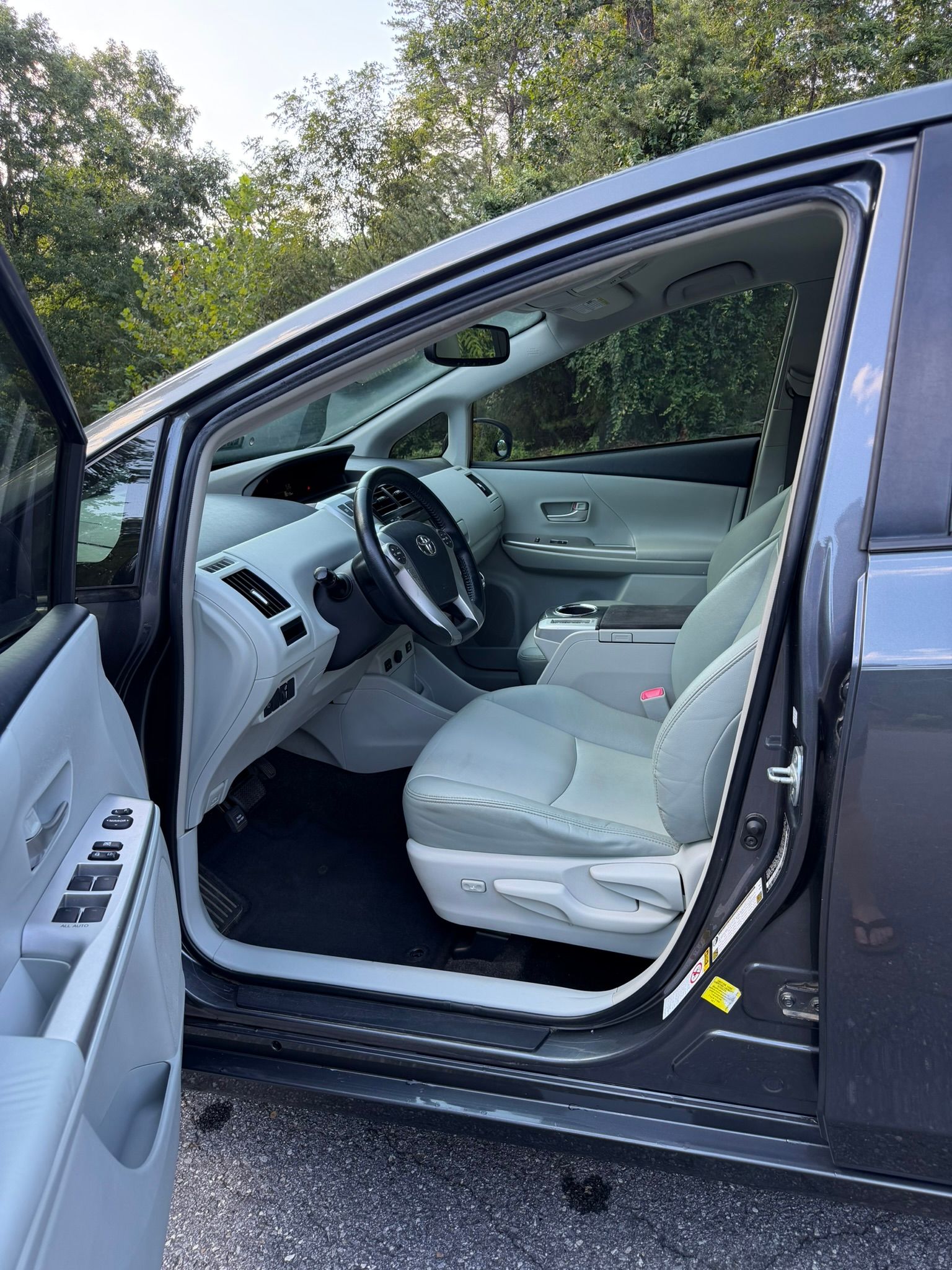 Used 2013 Toyota Prius V Five FWD image 9