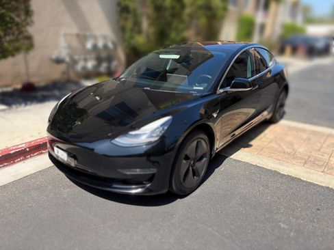 Used 2018 Tesla Model 3 Mid Range image 4