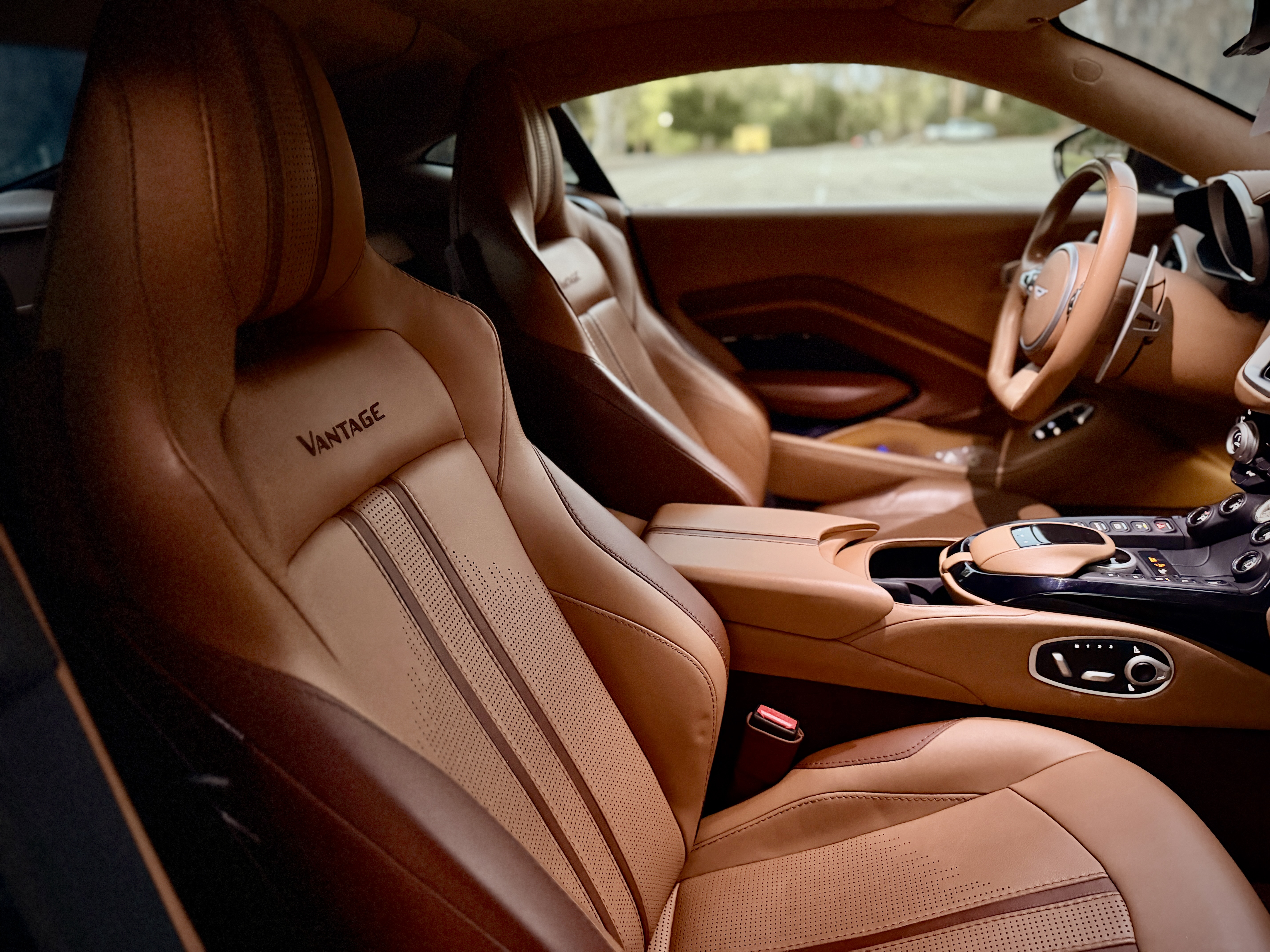 Used 2019 Aston Martin V8 Vantage Coupe RWD image 4