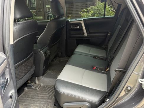 Used 2015 Toyota 4Runner SR5 Premium image 8