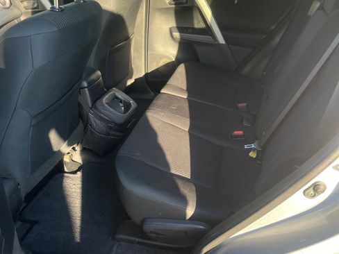 Used 2016 Toyota RAV4 LE FWD image 14